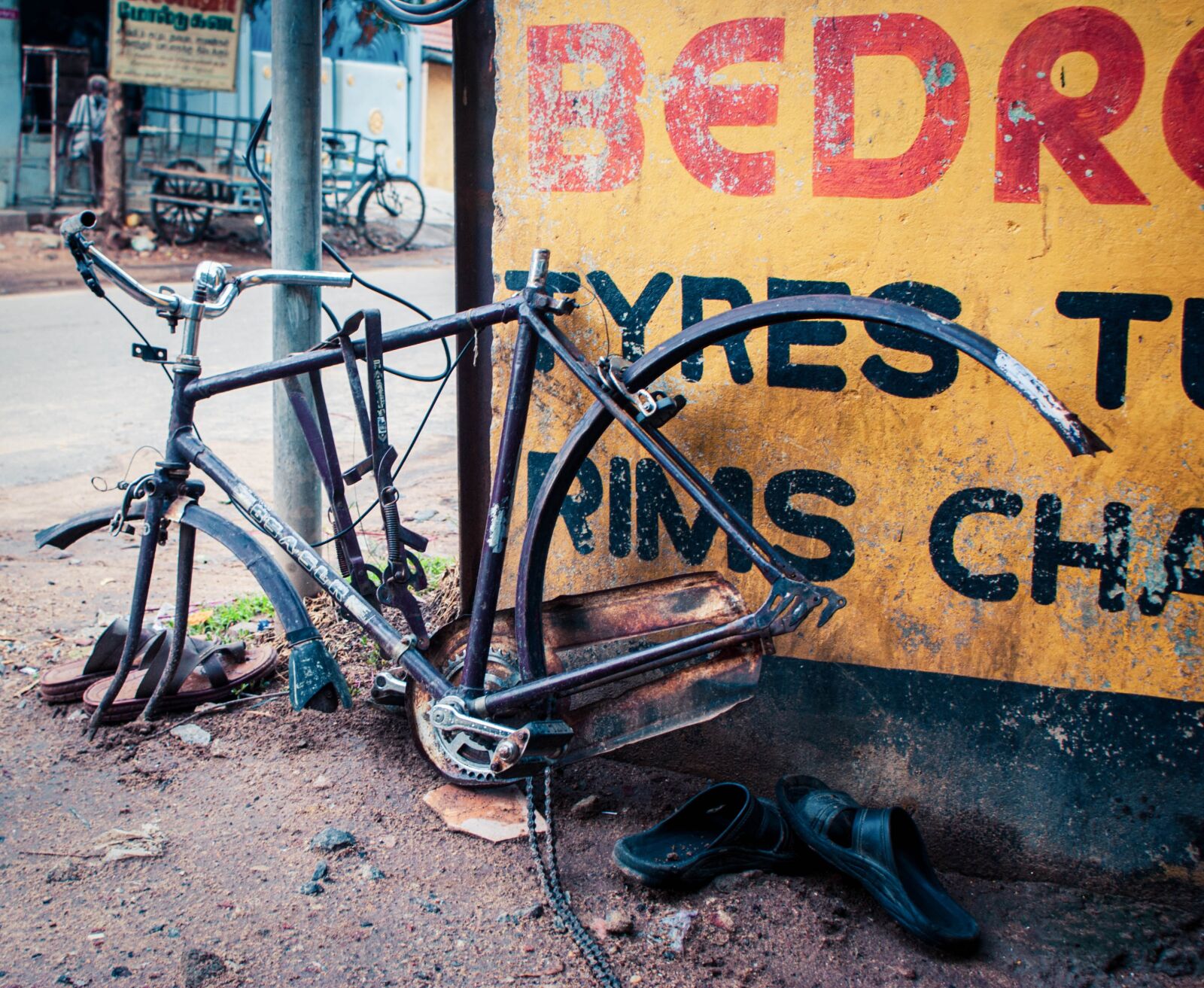 Sony DT 18-70mm F3.5-5.6 sample photo. Bike, repair, india photography