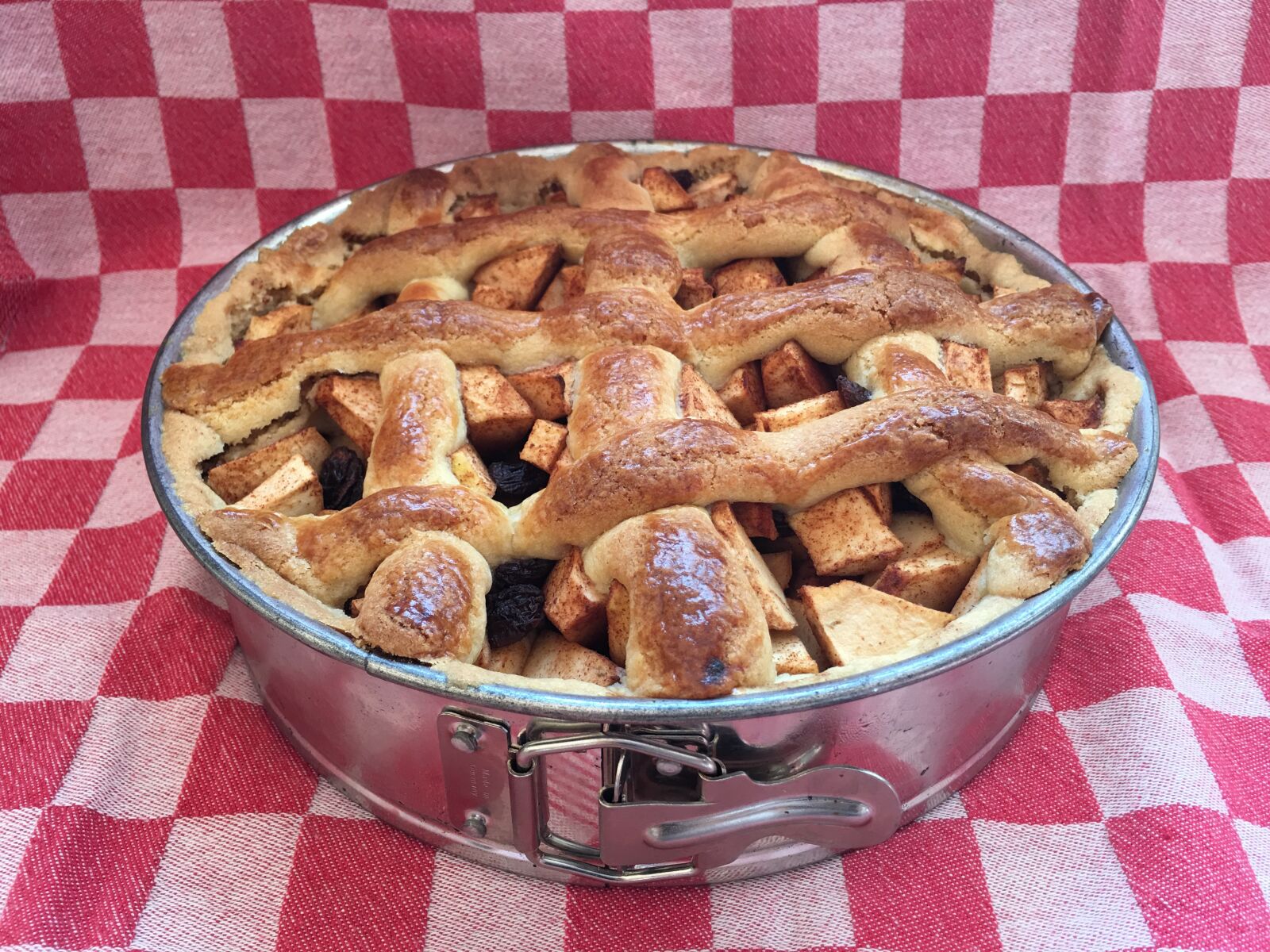 Apple iPhone 6s Plus sample photo. Apple pie, cake, sweet photography