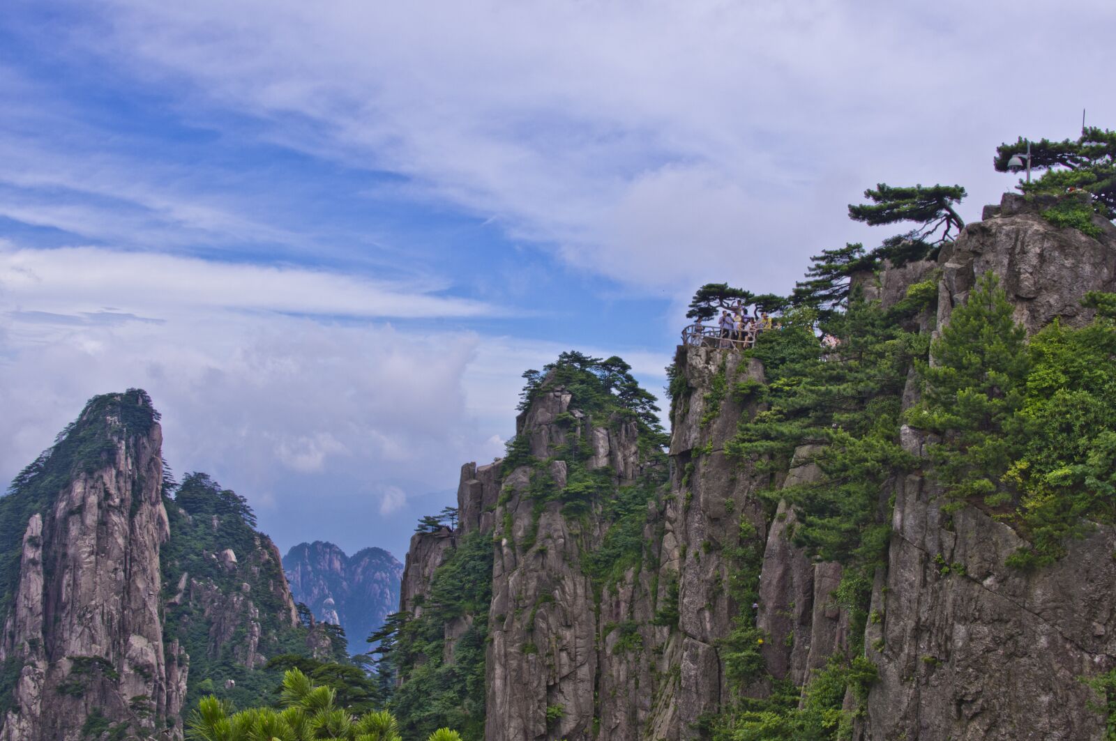 smc PENTAX-DA L 18-55mm F3.5-5.6 sample photo. Huangshan, clouds, mountain photography