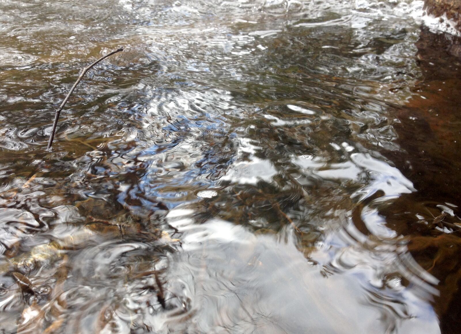 iPhone 4S back camera 4.28mm f/2.4 sample photo. Water, as, texture, close photography