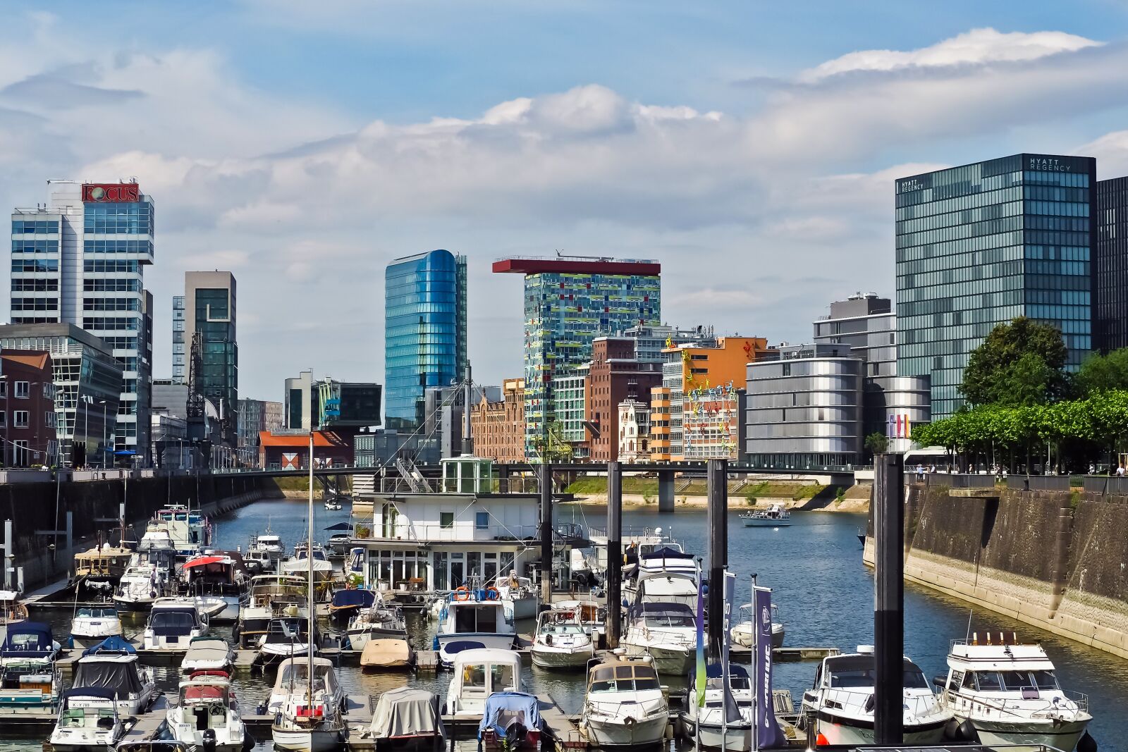 Olympus OM-D E-M10 sample photo. Architecture, media harbour, d photography