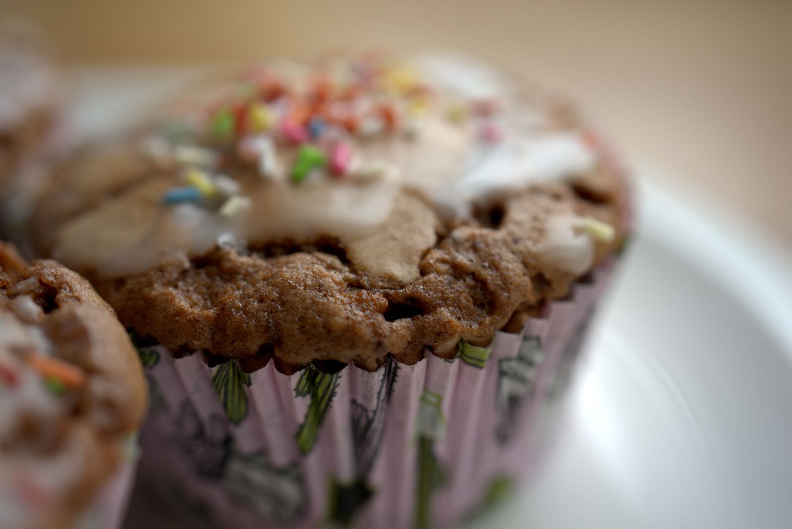 Sony a7 II + Sony FE 50mm F2.8 Macro sample photo. Muffin, pastries, sweet photography