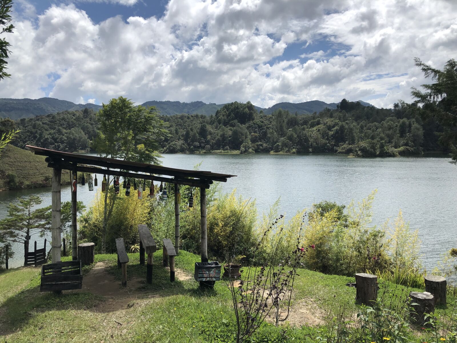 iPhone X back dual camera 4mm f/1.8 sample photo. Lake, colombia, guatape photography