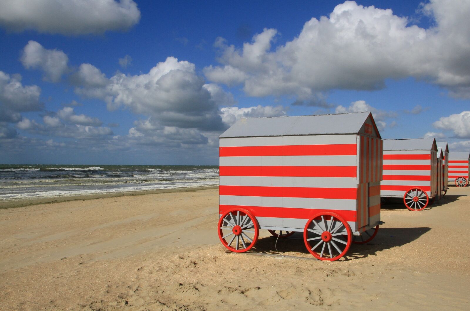 Canon EOS 7D sample photo. Beach, cabin, small house photography