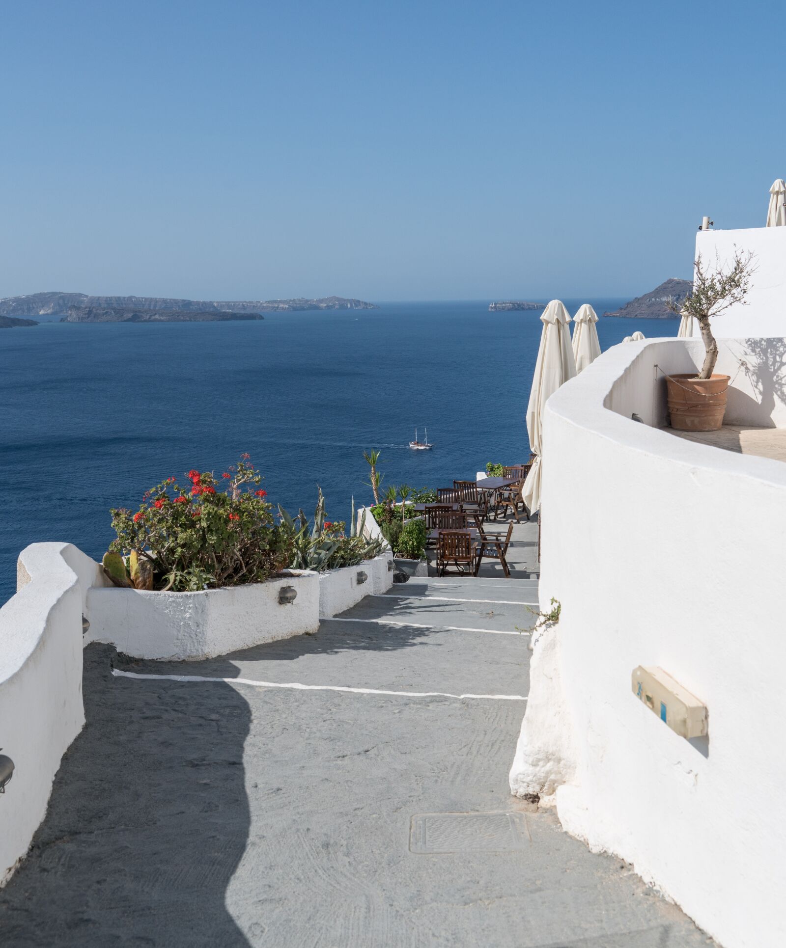 Sony a7R II + Sony FE 24-240mm F3.5-6.3 OSS sample photo. Santorini, oia, greece photography