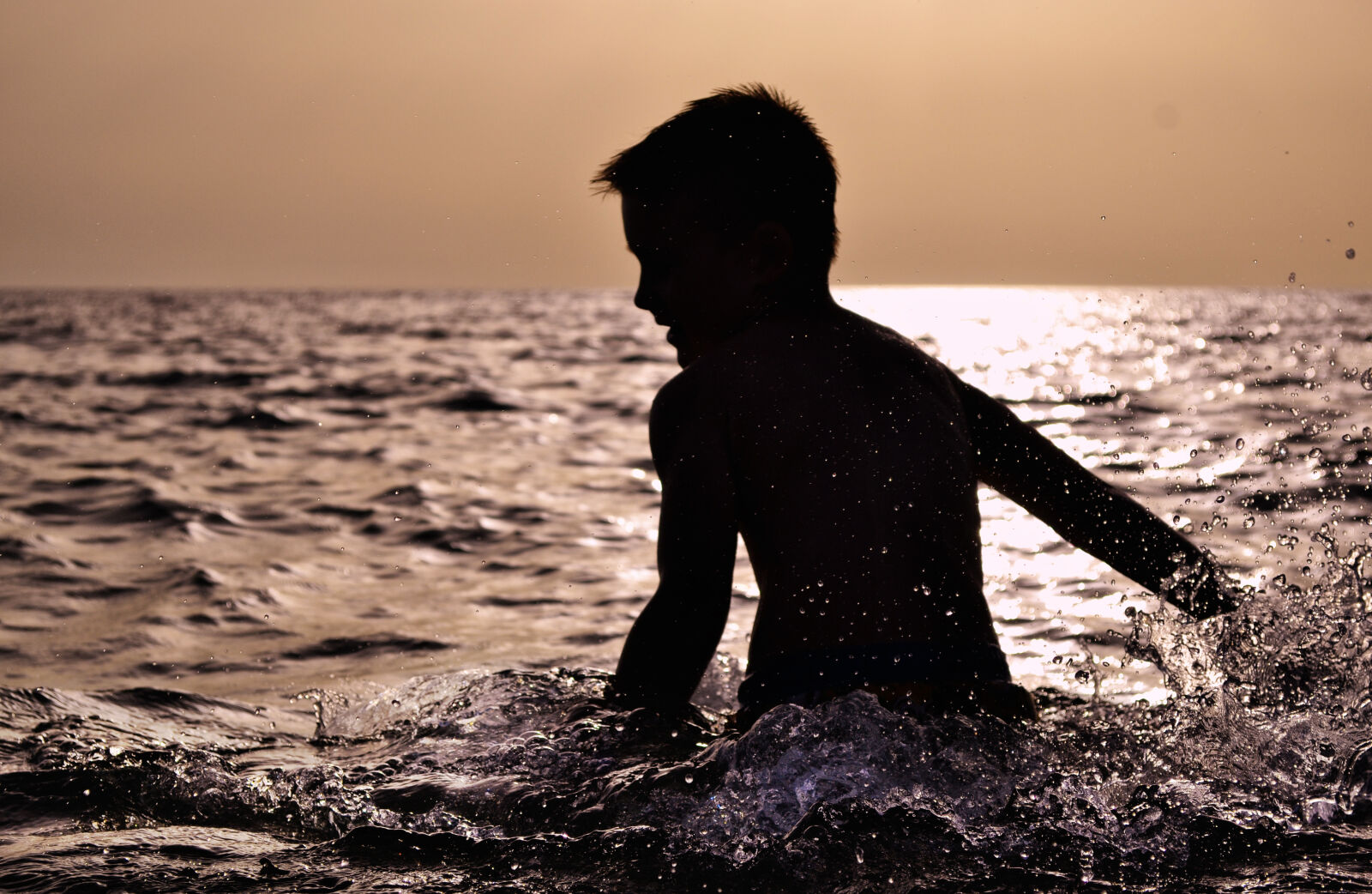 Nikon D3100 sample photo. Backlit, beach, blur, boy photography