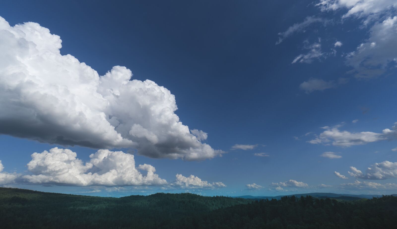 Sony a6300 + Sony E 10-18mm F4 OSS sample photo. Sky, blue, outdoor photography