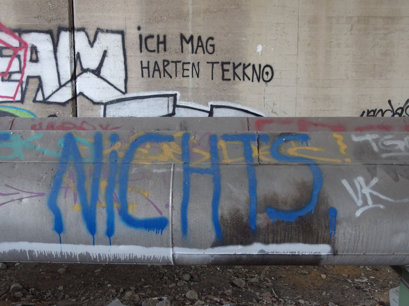 PENTAX RICOH IMAGING PENTAX MX-1 sample photo. Techno, graffiti, nothing photography