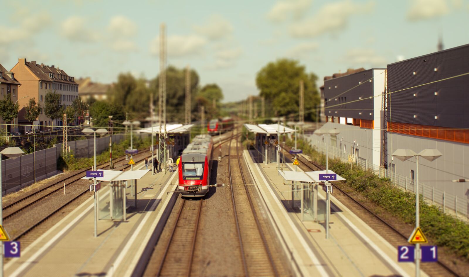 Canon EOS 600D (Rebel EOS T3i / EOS Kiss X5) sample photo. Architecture, railway station, train photography