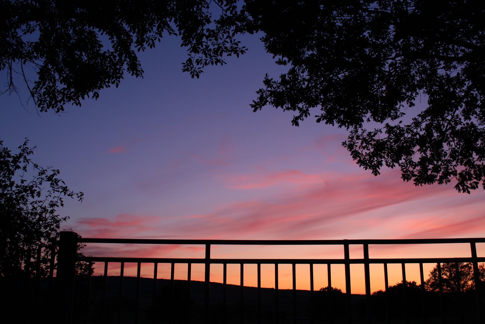 Canon EOS 700D (EOS Rebel T5i / EOS Kiss X7i) sample photo. Sunset, fence, goal photography