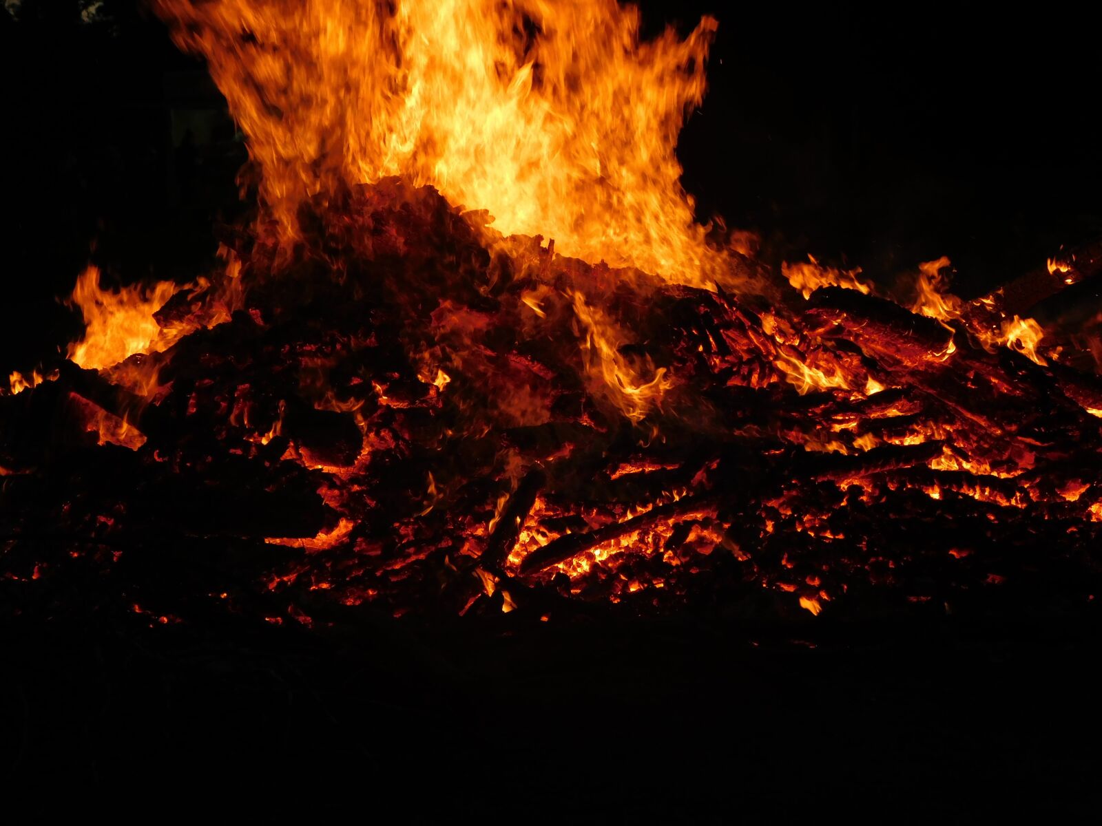 Nikon Coolpix L840 sample photo. Fire, flame, burn photography
