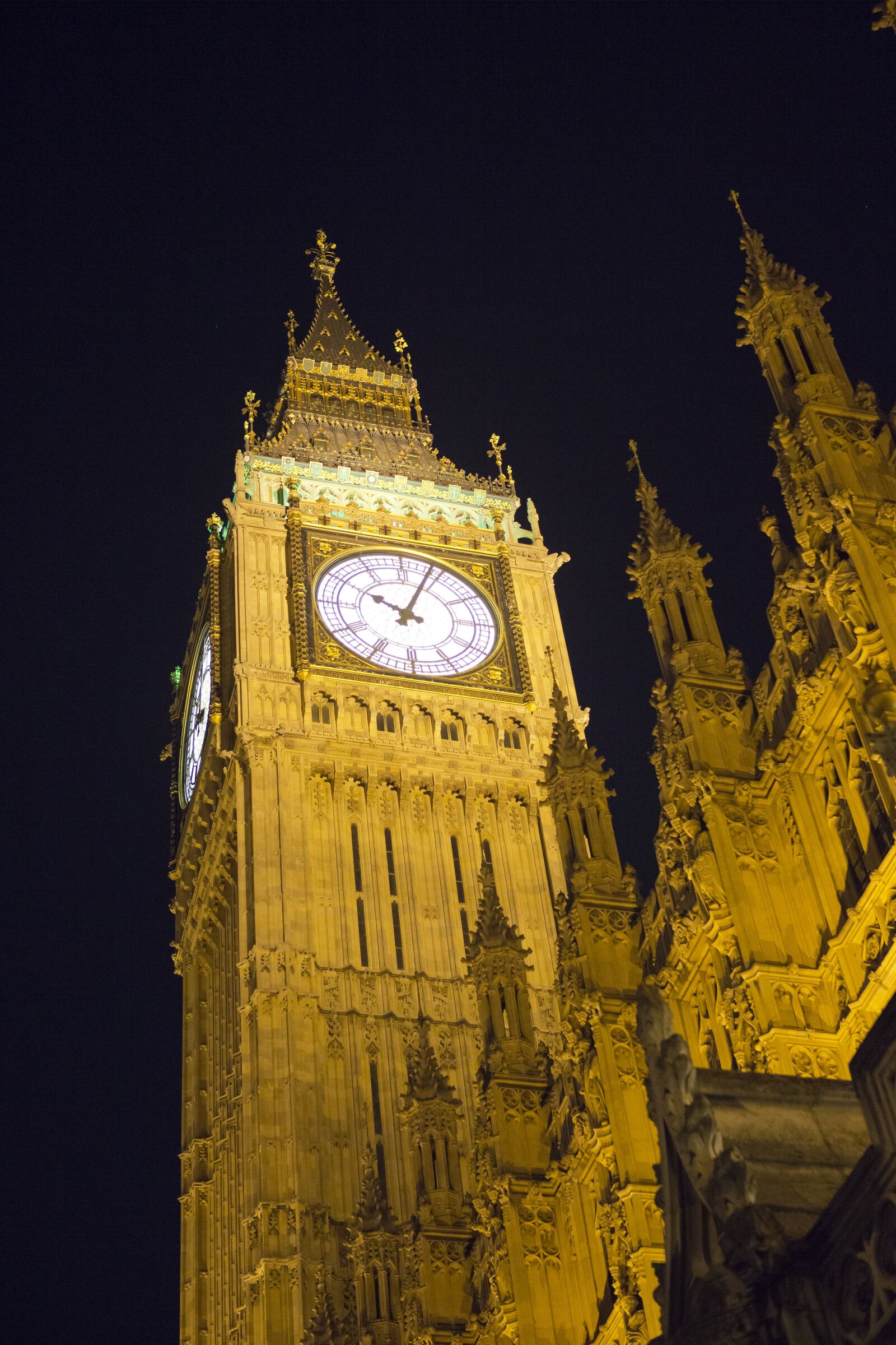 Canon EOS-1D X sample photo. Elizabeth tower, nighttime, clock photography