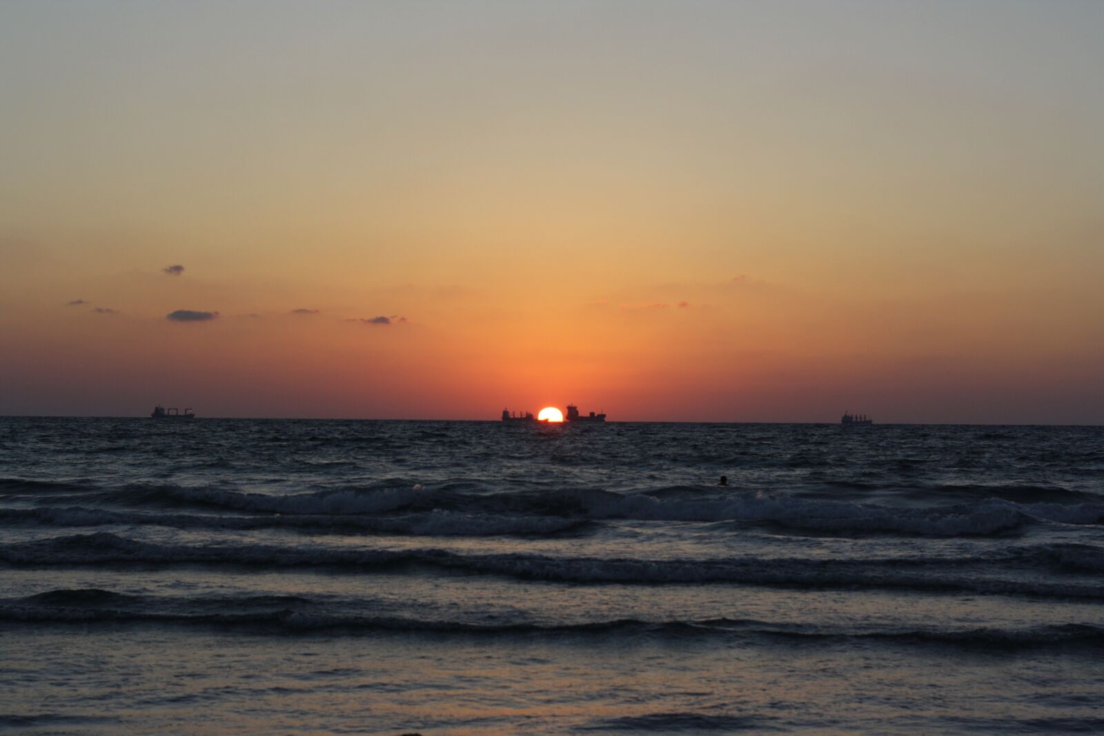 Canon EOS 1000D (EOS Digital Rebel XS / EOS Kiss F) sample photo. Sea, sunset, beach photography