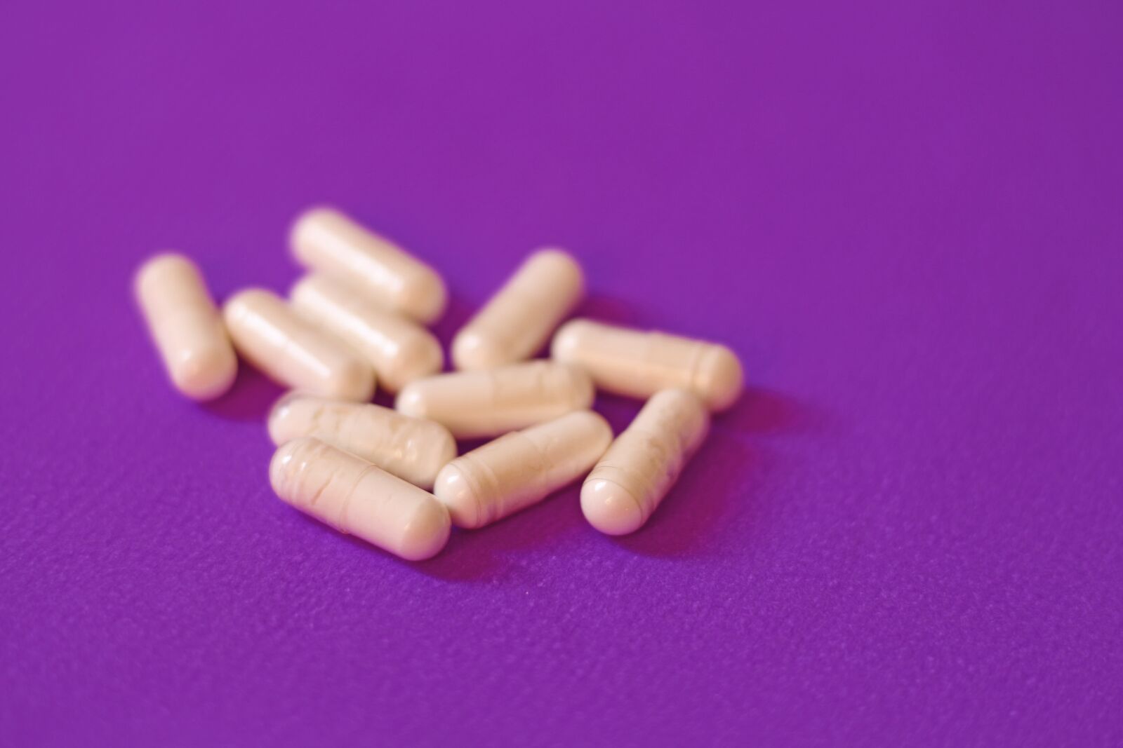 Canon EOS 700D (EOS Rebel T5i / EOS Kiss X7i) sample photo. Capsule-diet pill, capsule, pill photography