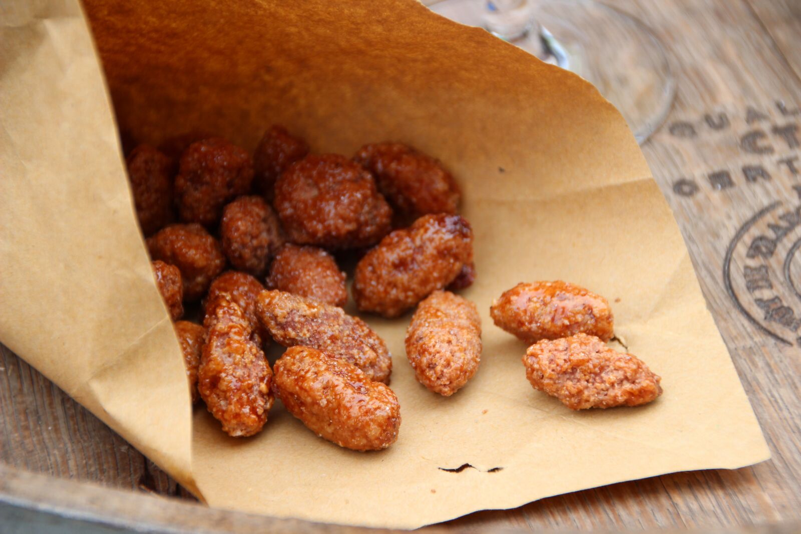 Canon EOS 600D (Rebel EOS T3i / EOS Kiss X5) sample photo. Almonds, burnt almonds, nibble photography