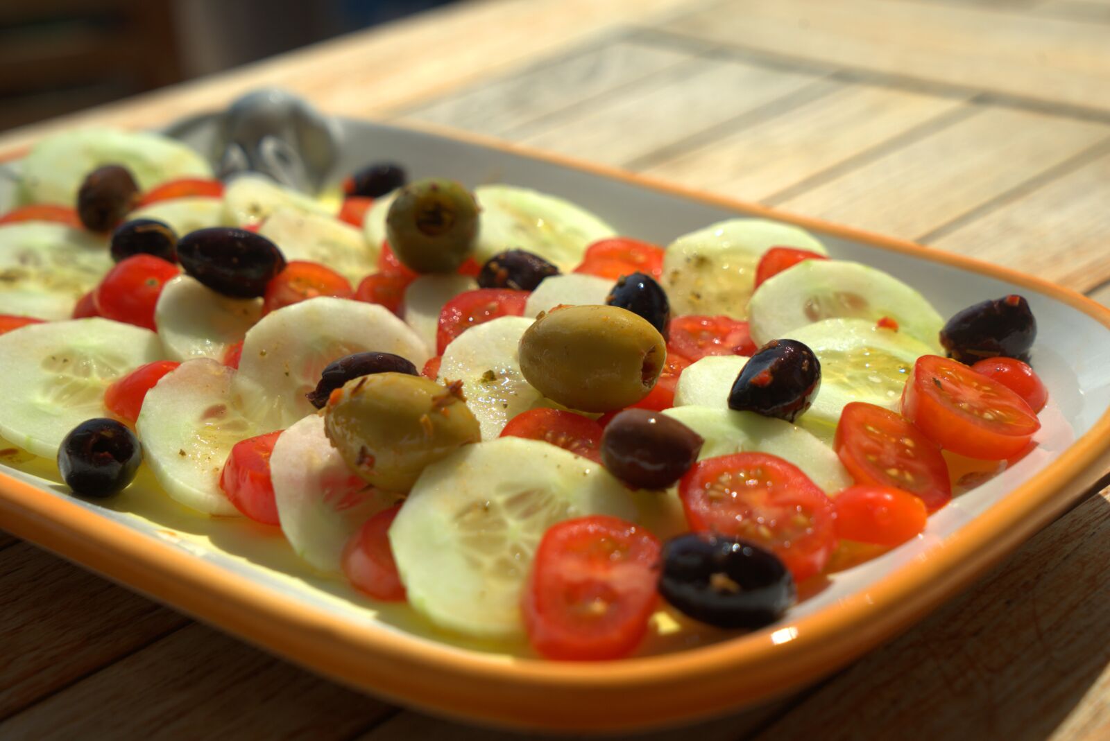Sony a7 II + Sony Vario Tessar T* FE 24-70mm F4 ZA OSS sample photo. Salad, tomato, cucumber photography