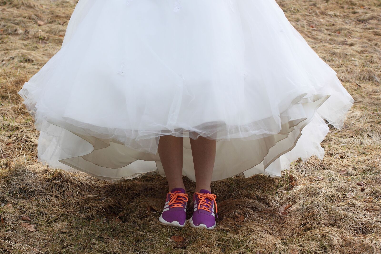 Canon EOS 50D sample photo. Wedding dress, sneakers, white photography