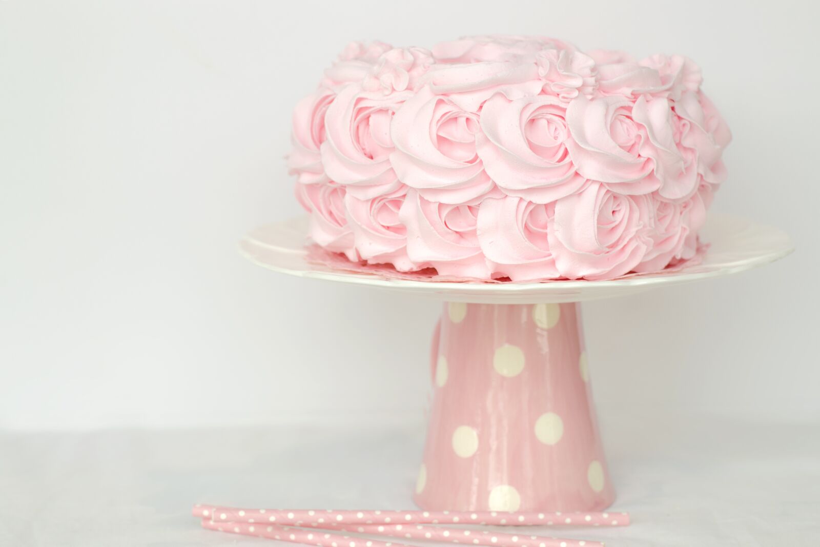 Canon EF 50mm F1.4 USM sample photo. Cake, sweet, pink photography