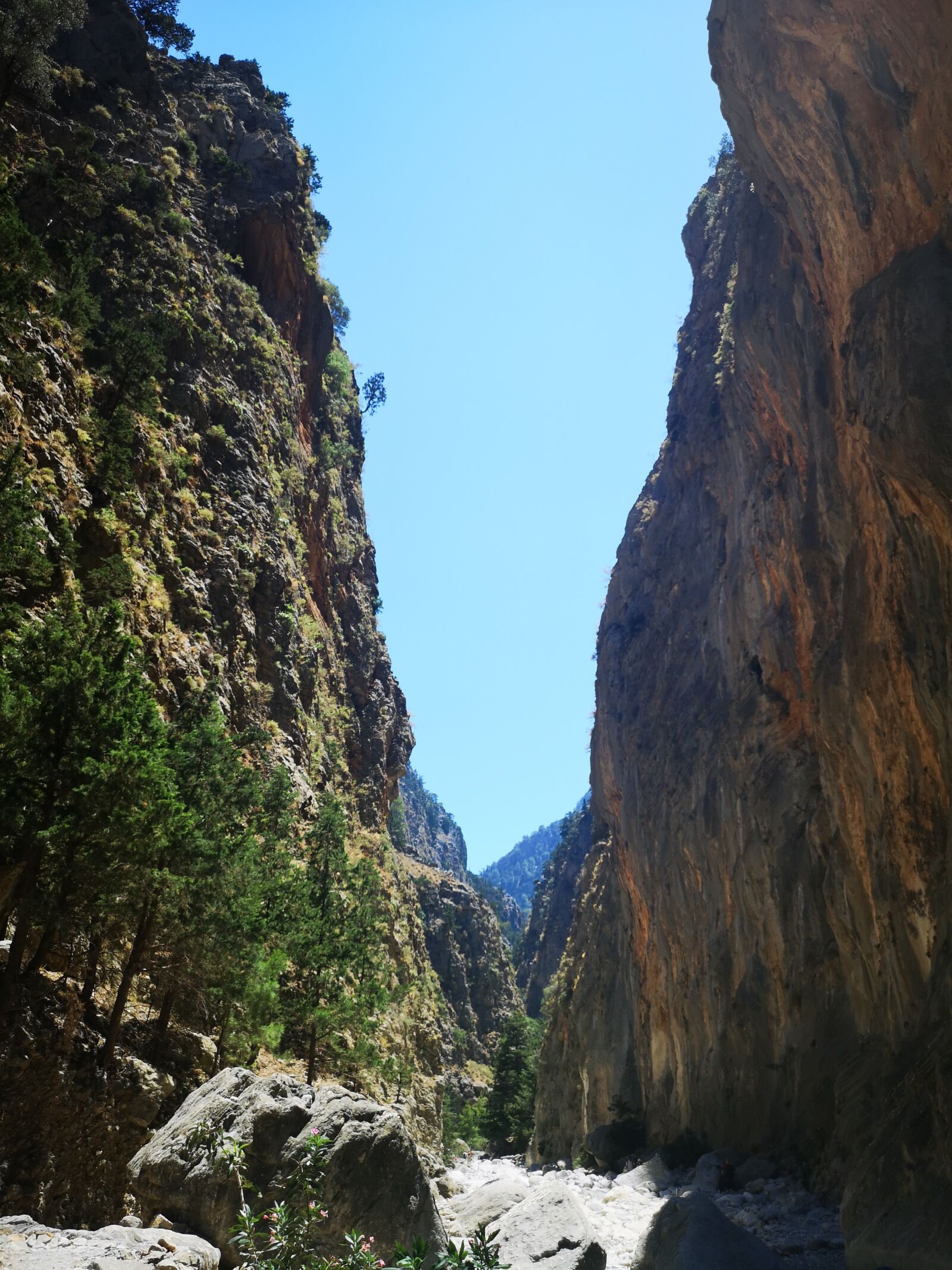 HUAWEI CLT-L29 sample photo. Gorge, mountains, sky photography