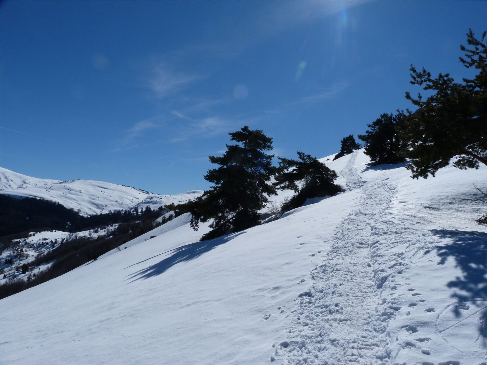 Panasonic Lumix DMC-FZ40 (Lumix DMC-FZ45) sample photo. Hiking, mountain, winter photography