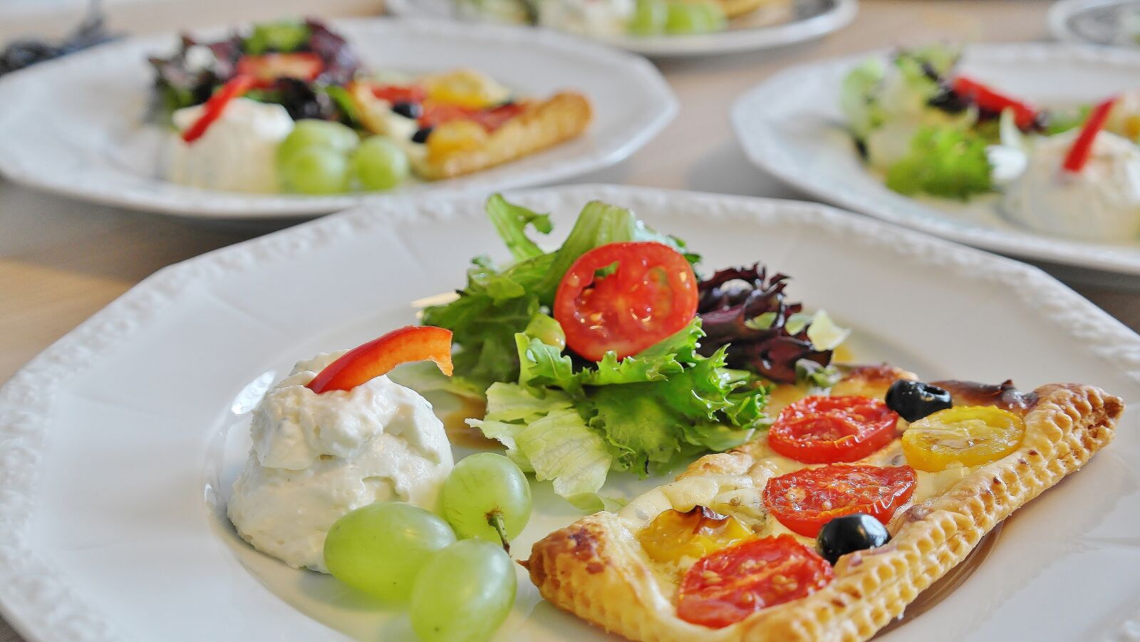Samsung NX20 sample photo. Starter, cream cheese, salad photography
