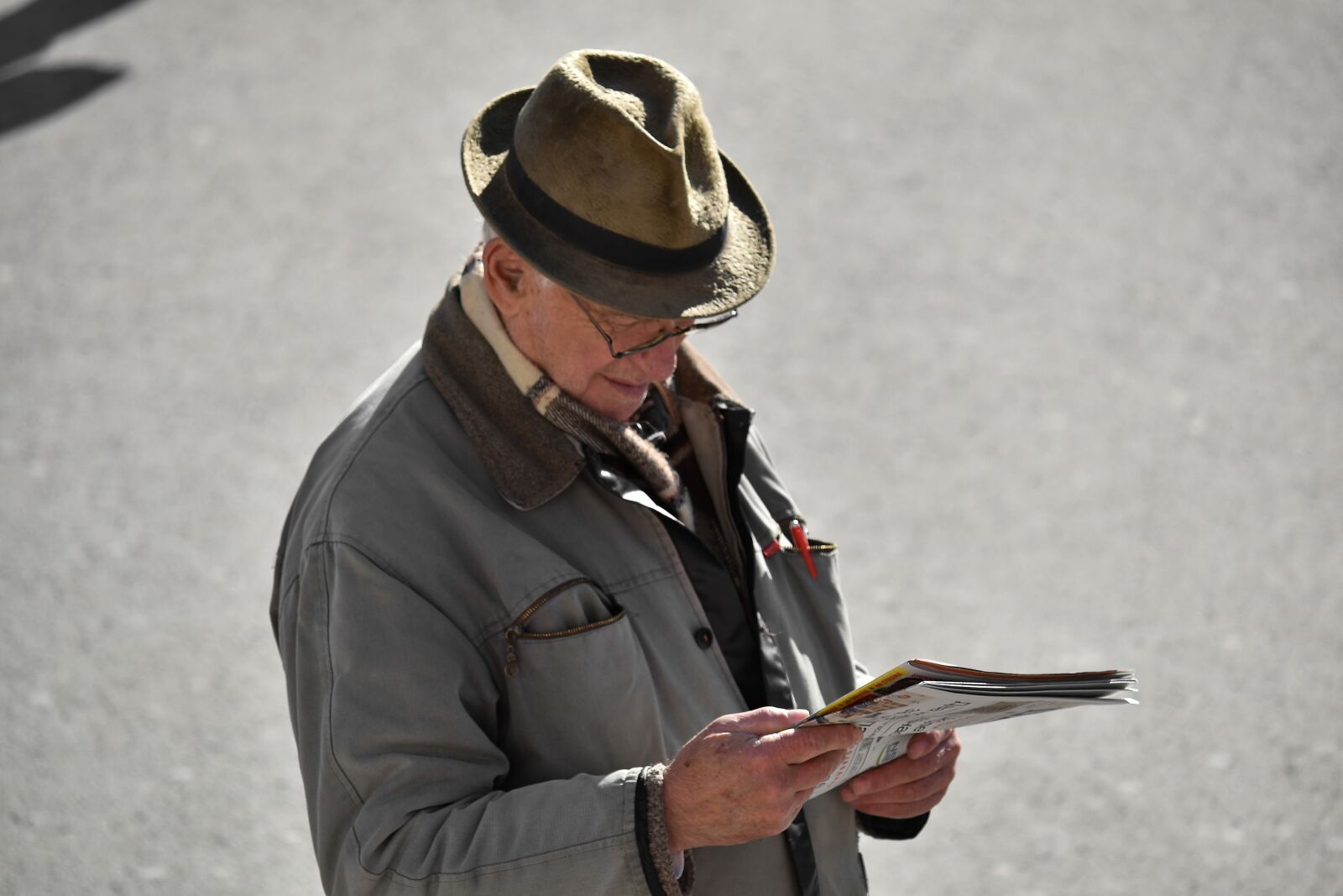 Nikon D5500 sample photo. Eyeglasses, grandfather, hat, newspaper photography