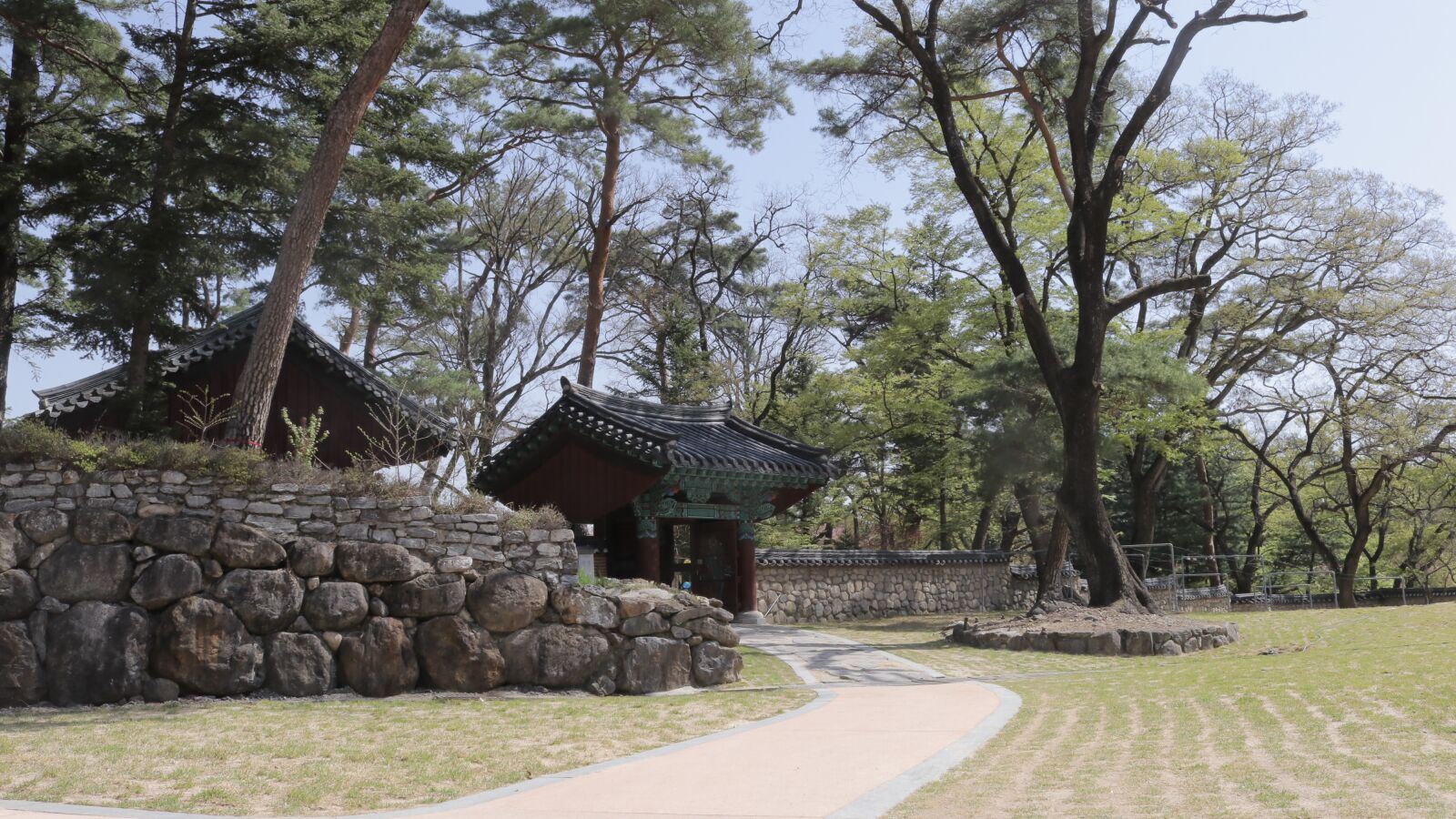 Canon EF-S 18-55mm F3.5-5.6 IS STM sample photo. Republic of korea, temple photography