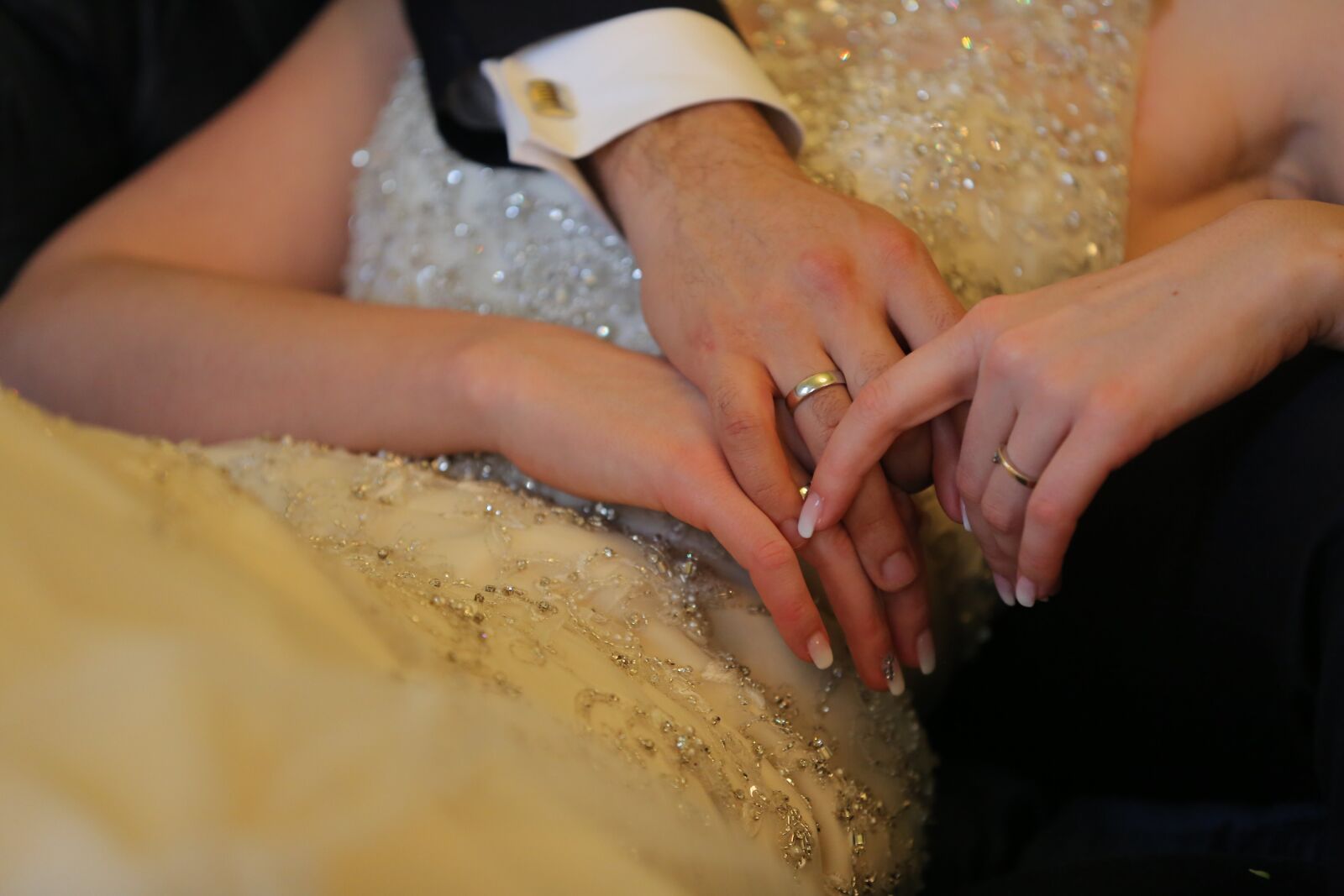 Canon EOS 5D Mark III sample photo. Wedding ring, gold, partnership photography