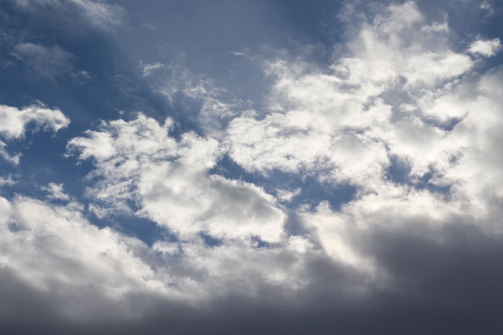 Canon EOS 650D (EOS Rebel T4i / EOS Kiss X6i) sample photo. Sky, blue, white clouds photography