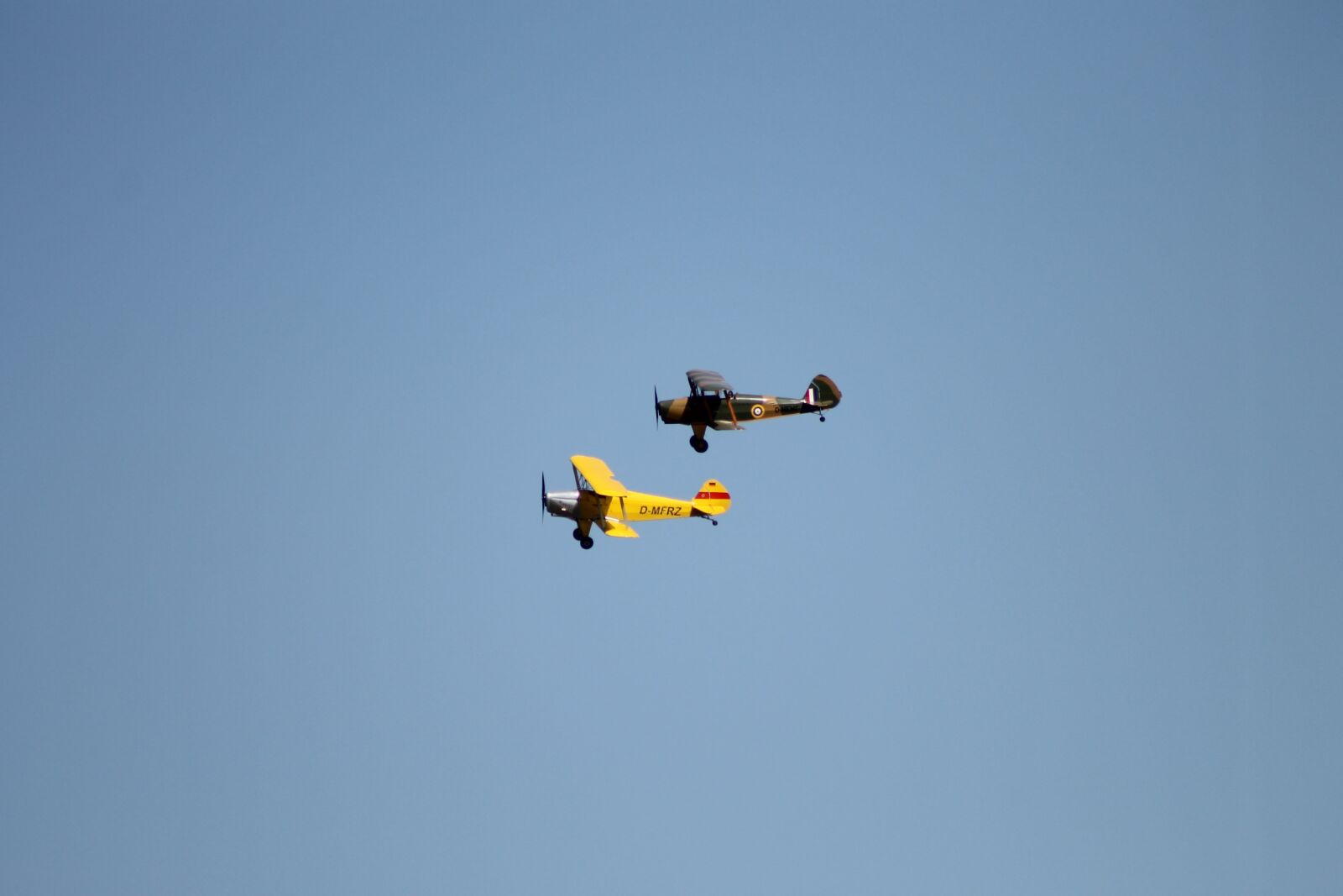 Canon EF 75-300mm f/4-5.6 sample photo. Double decker, flugshow, flyer photography