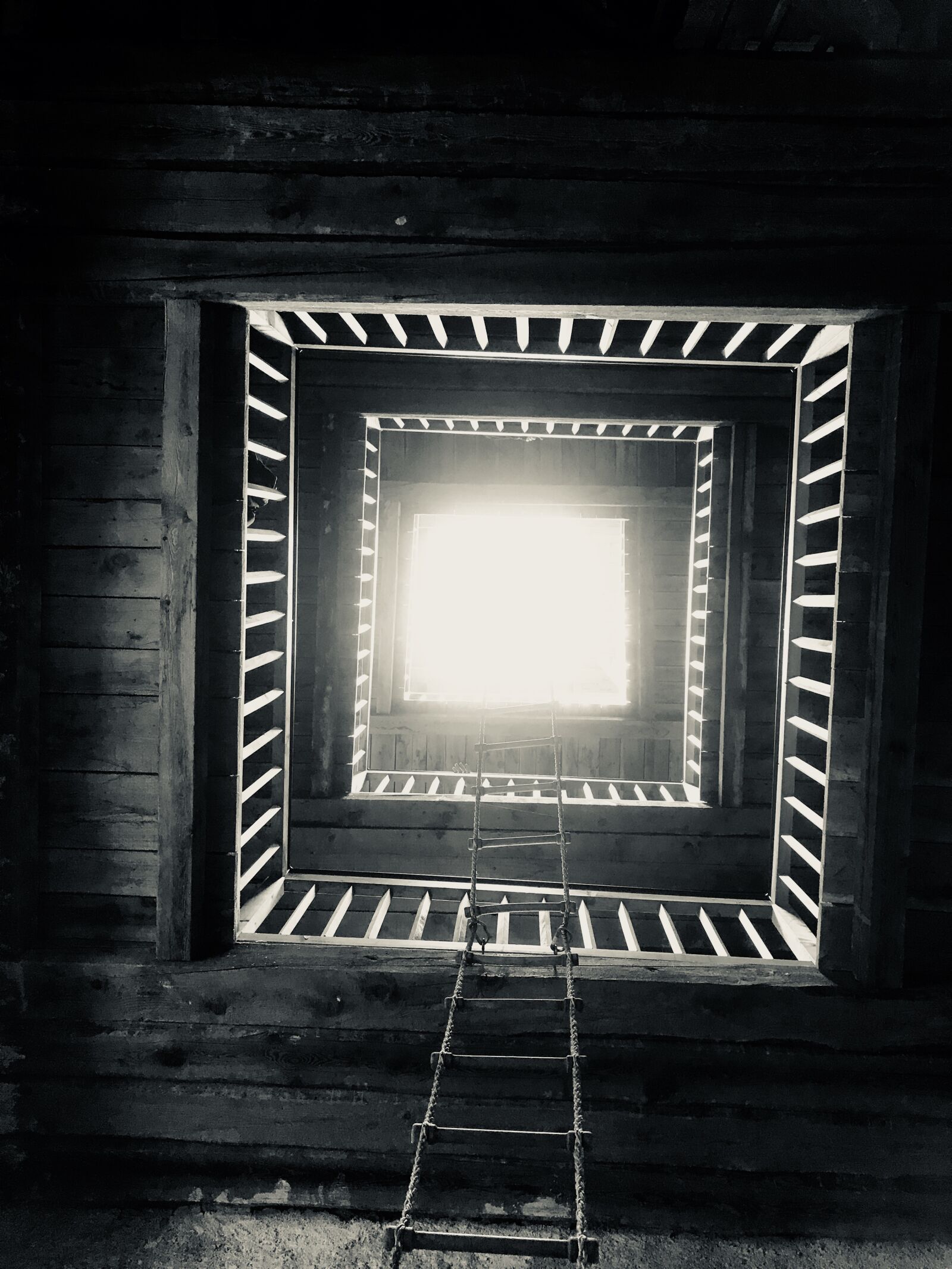 Apple iPhone 7 sample photo. Black and white, rope photography