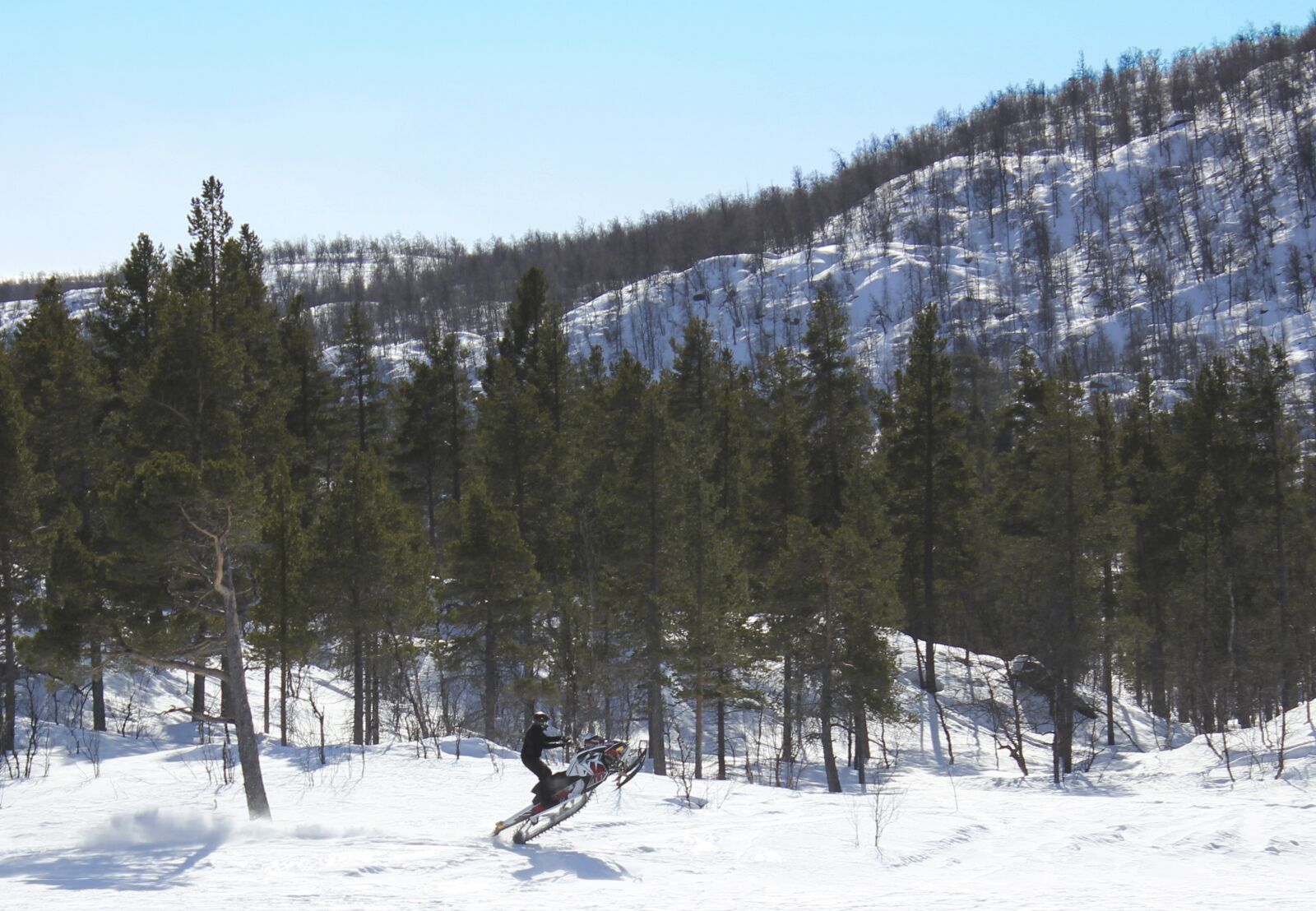 Canon EOS 550D (EOS Rebel T2i / EOS Kiss X4) sample photo. Mountain, winter, scooter photography