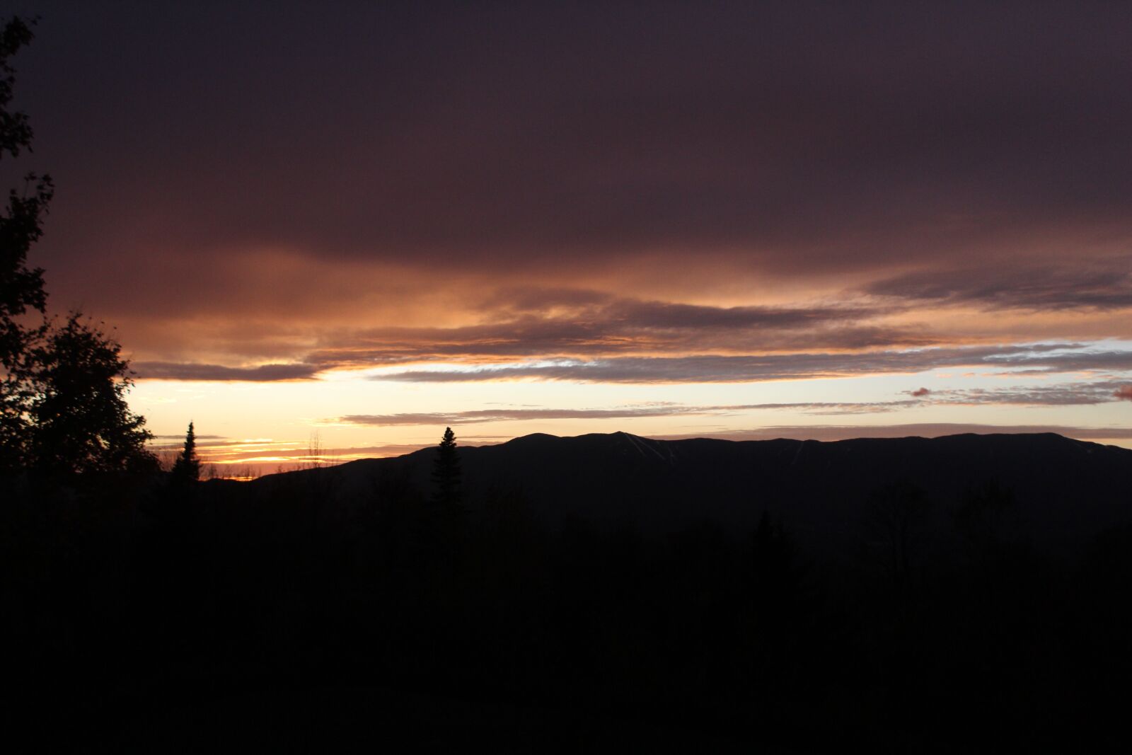 Canon EOS 1300D (EOS Rebel T6 / EOS Kiss X80) sample photo. Mountain, sunset, sky photography
