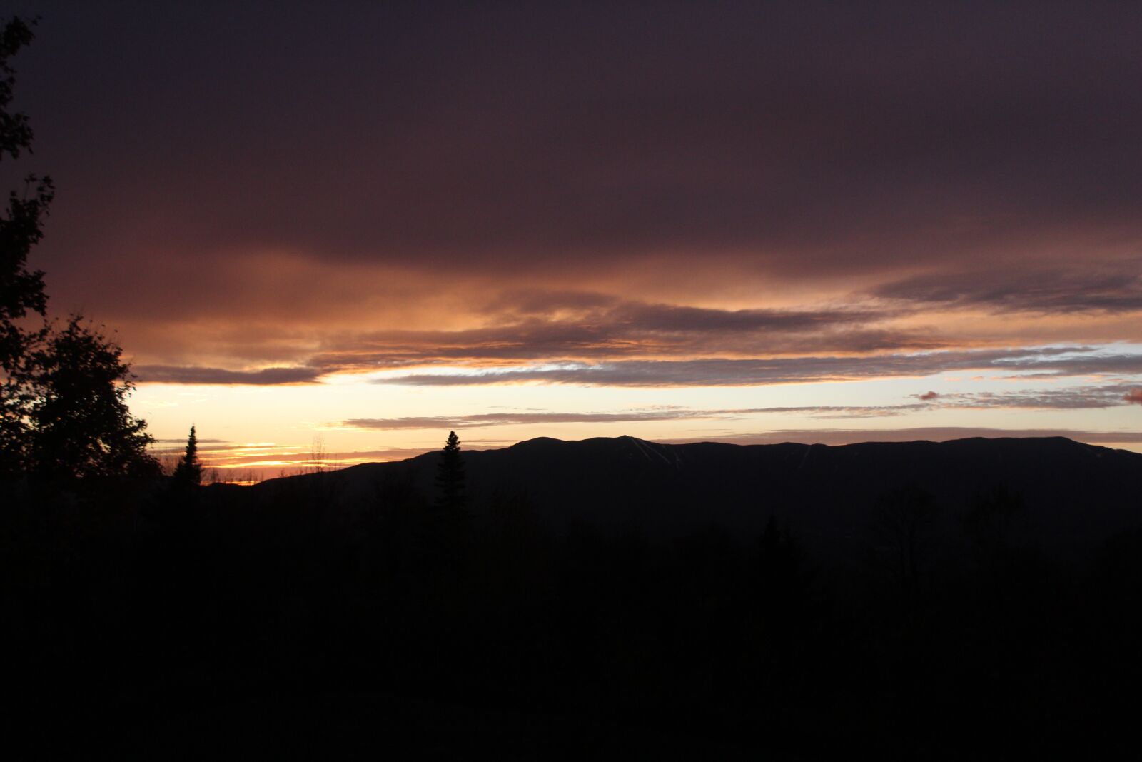 Canon EOS 1300D (EOS Rebel T6 / EOS Kiss X80) + Canon EF-S 18-55mm F3.5-5.6 IS II sample photo. Mountain, sunset, sky photography