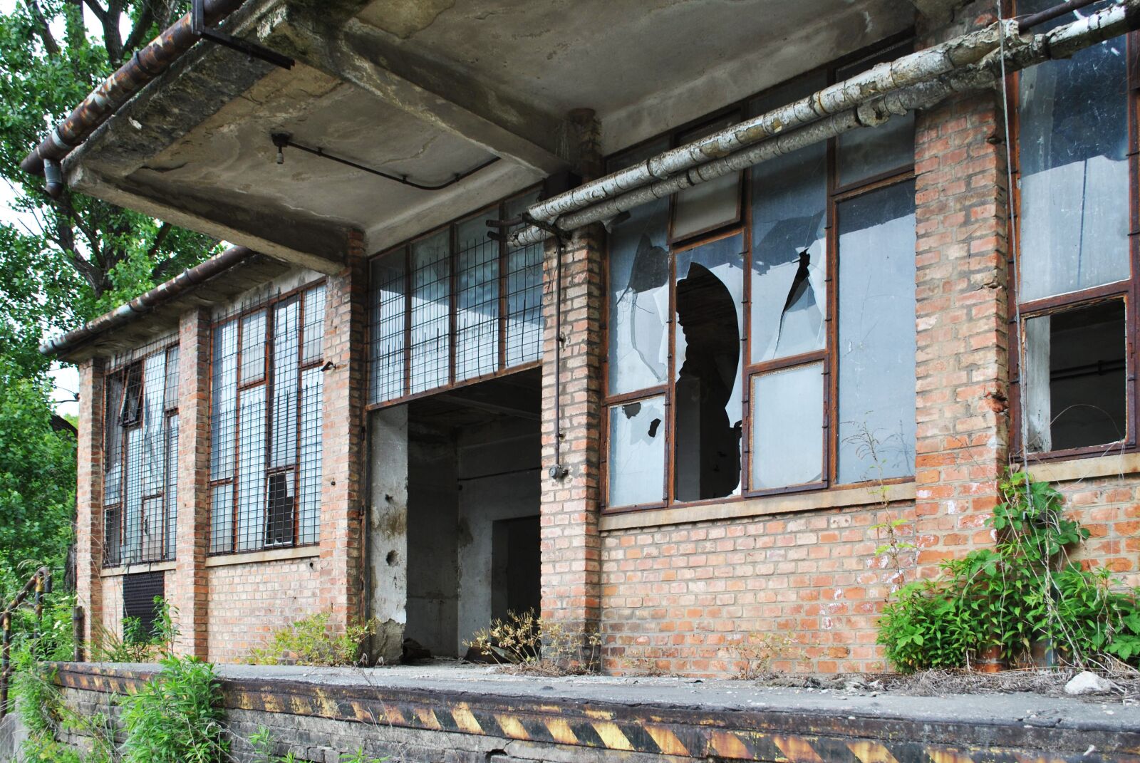 Nikon D3000 sample photo. Building, urbex, fracture photography