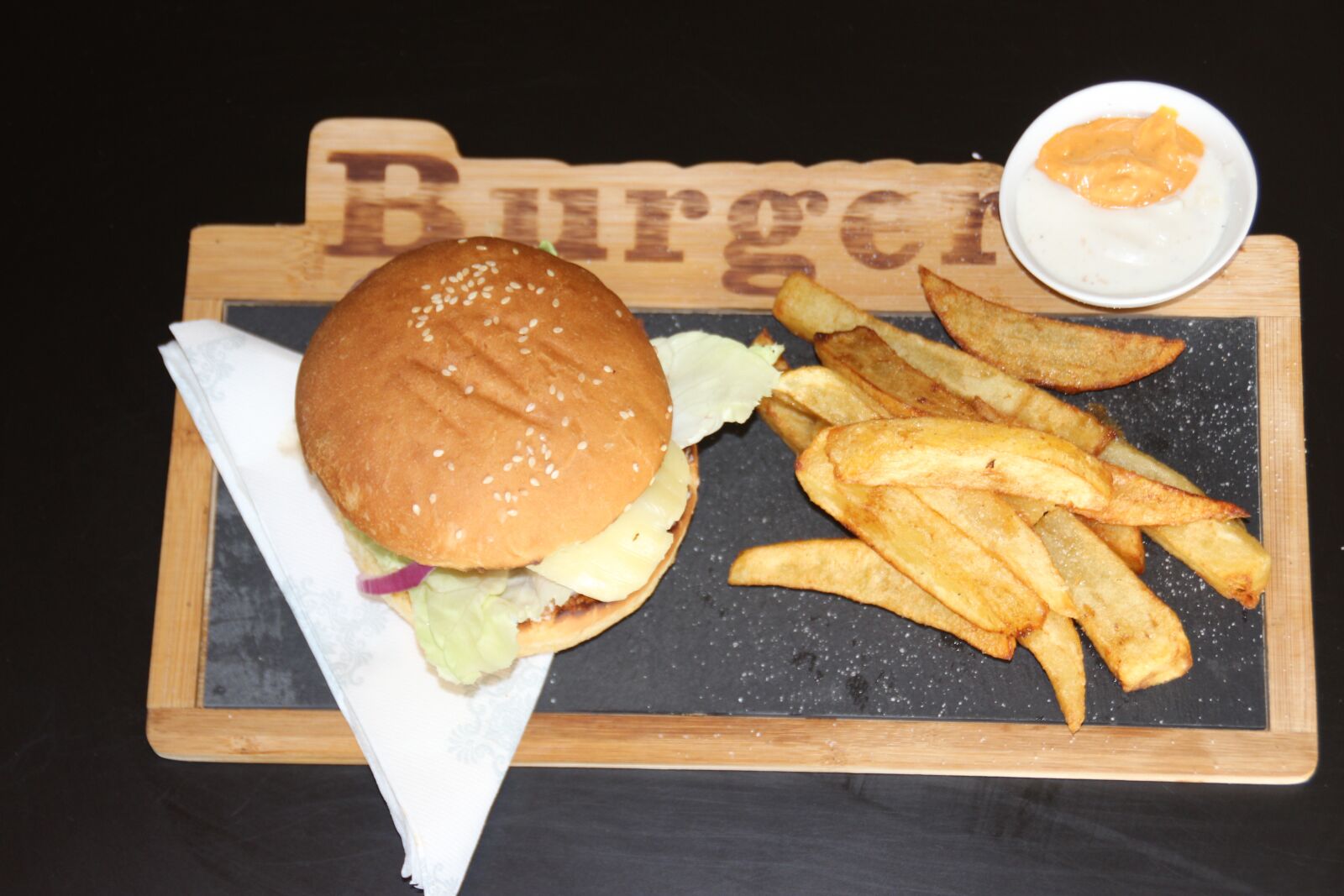 Canon EOS 600D (Rebel EOS T3i / EOS Kiss X5) sample photo. Burger, food, hamburger photography