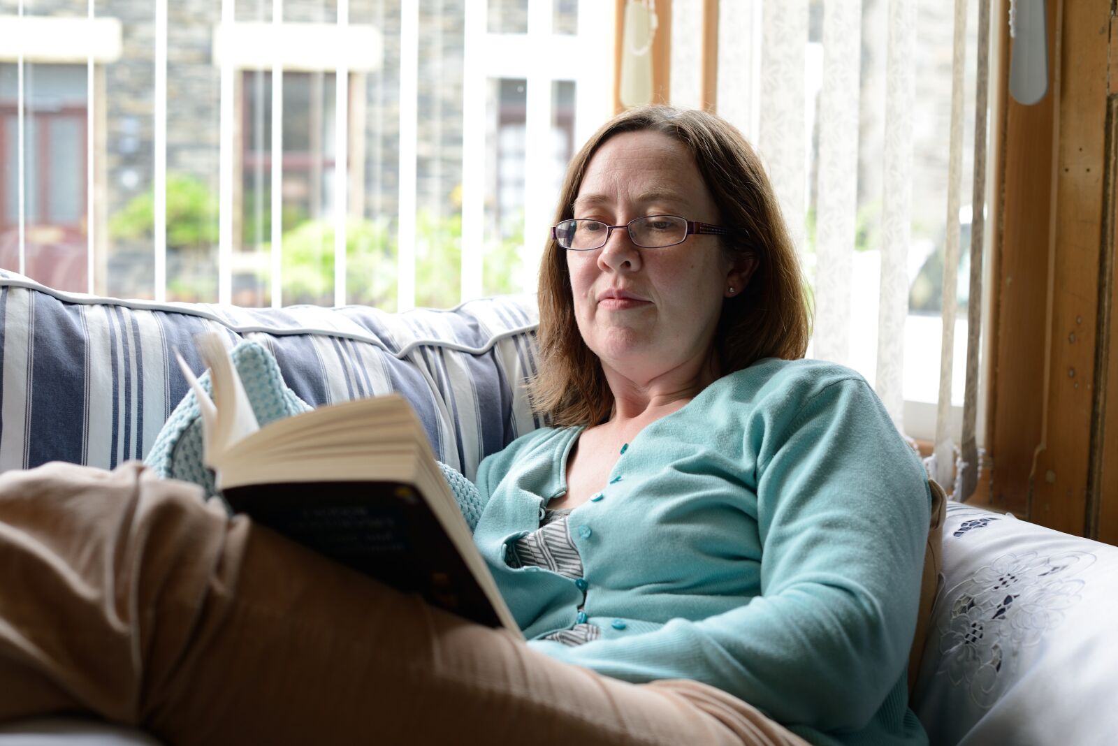Nikon D800 sample photo. Woman, read, reading photography