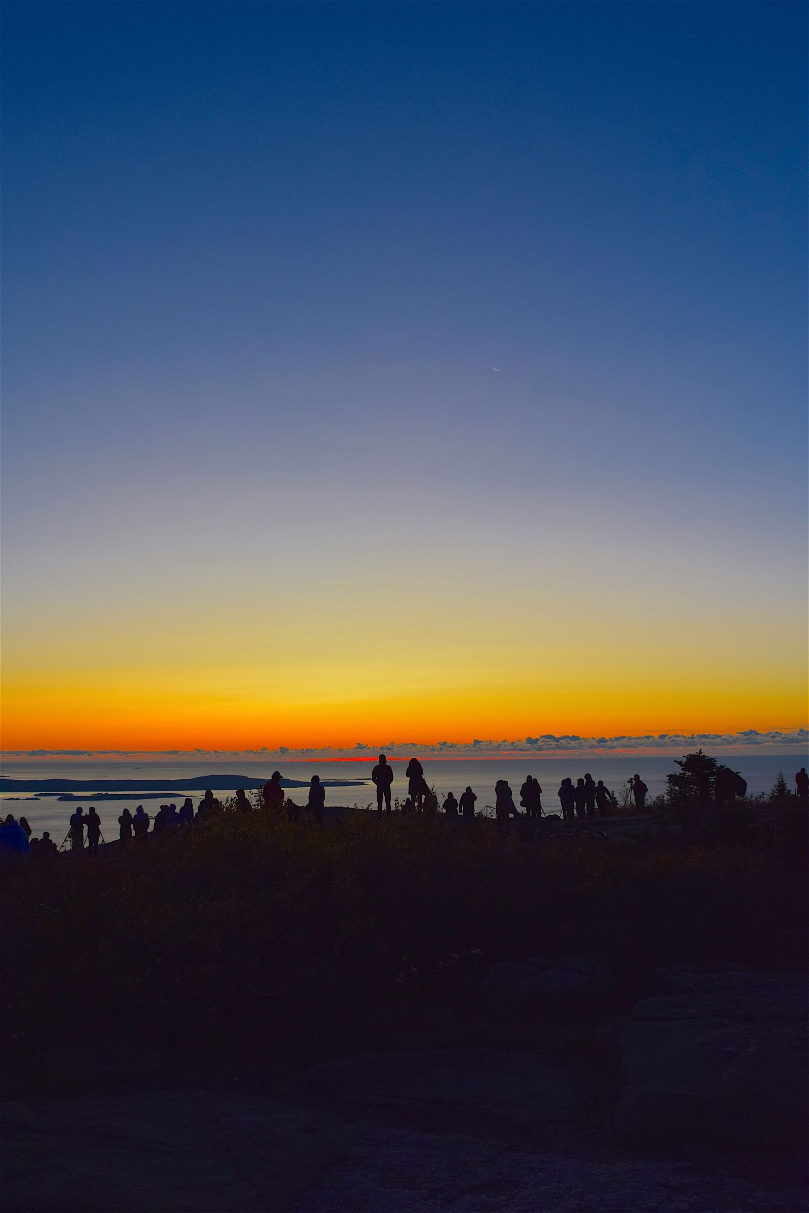Nikon D3300 sample photo. Sunrise, silhouette, people photography