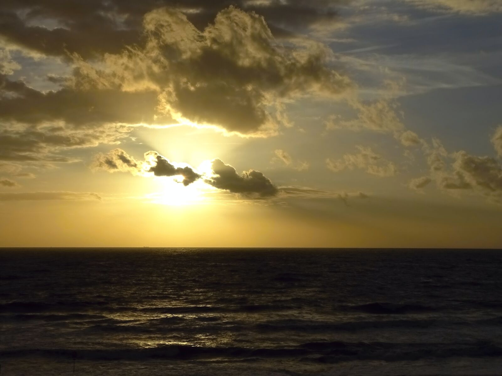 Sony Cyber-shot DSC-HX400V sample photo. North sea, sunset, background photography
