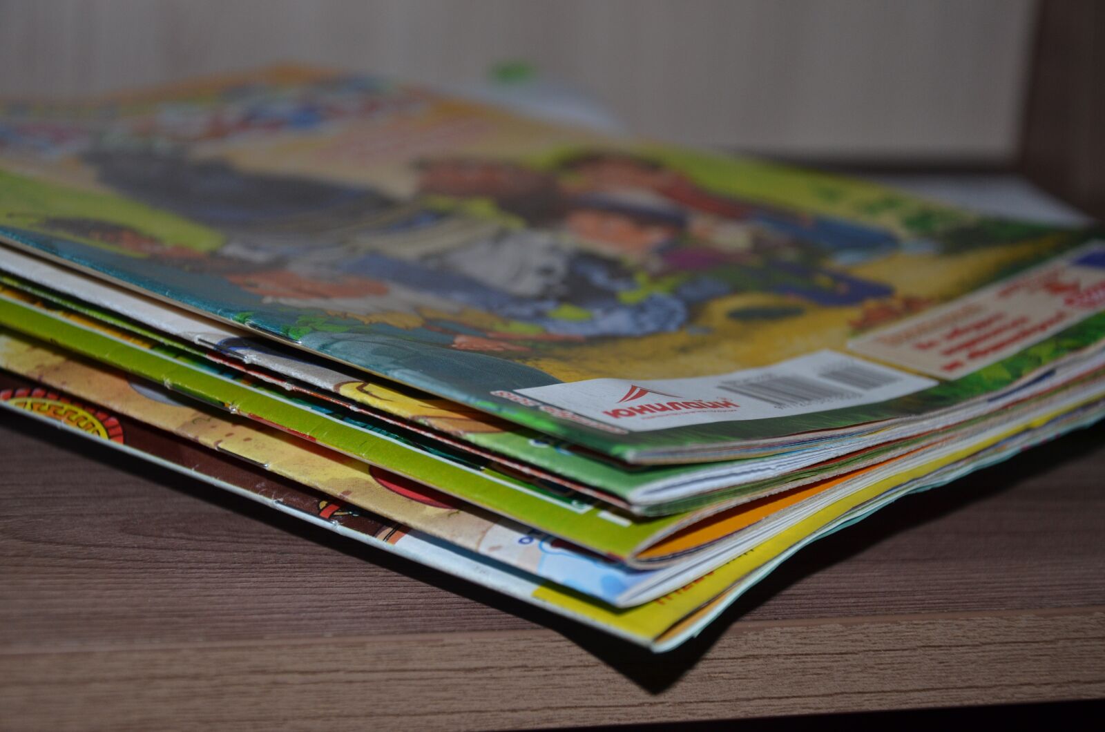 Nikon D7000 sample photo. Magazines, pile, news photography