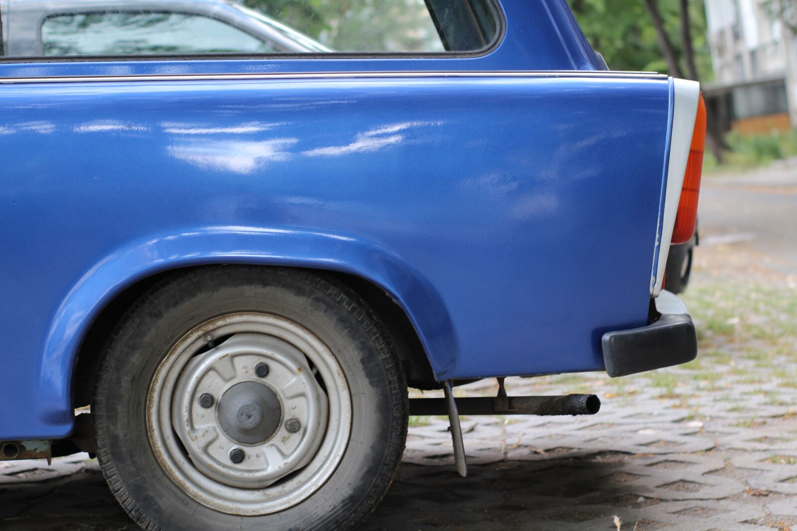 Canon EOS 1200D (EOS Rebel T5 / EOS Kiss X70 / EOS Hi) sample photo. Blue, trabant, car photography