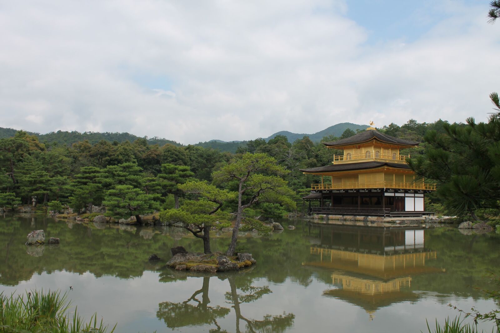 Canon EOS 1100D (EOS Rebel T3 / EOS Kiss X50) sample photo. Golden pavilion, japan, water photography