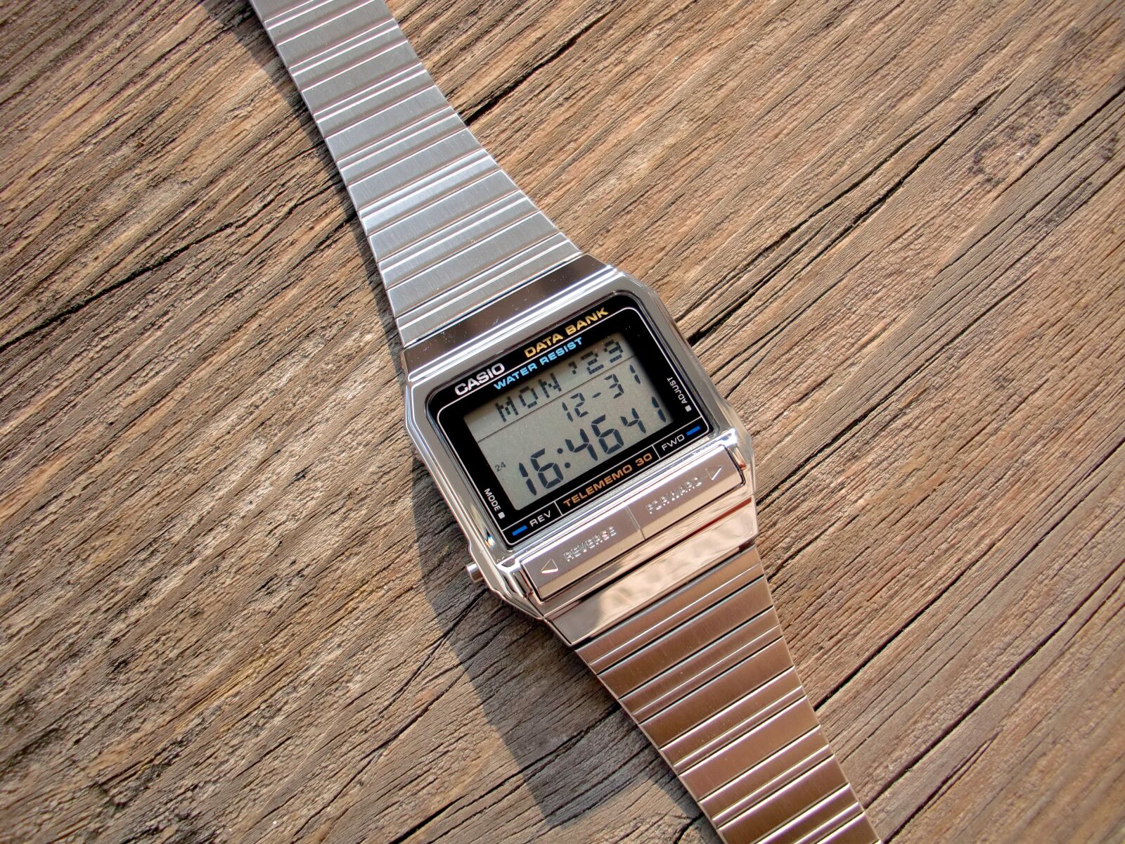 CASIO EX-S12 sample photo. The electronic watch, casio photography