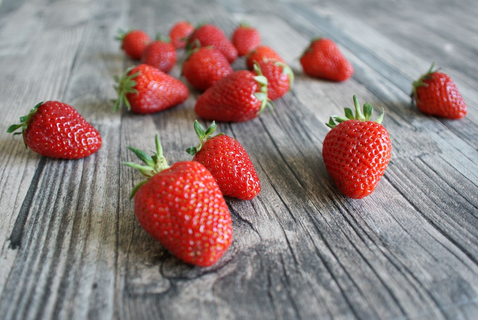 Sony Alpha DSLR-A300 sample photo. Strawberry, dessert, fruit photography