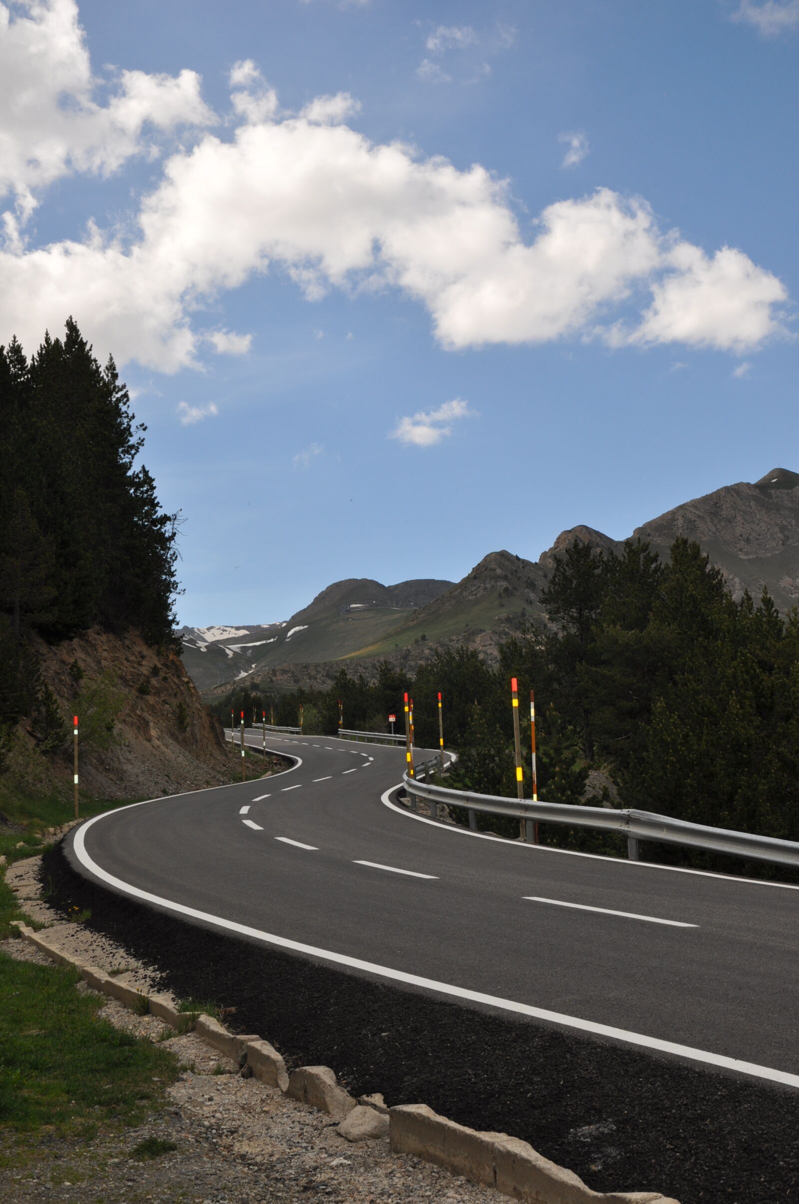 Nikon D5000 sample photo. Road, street, traffic photography