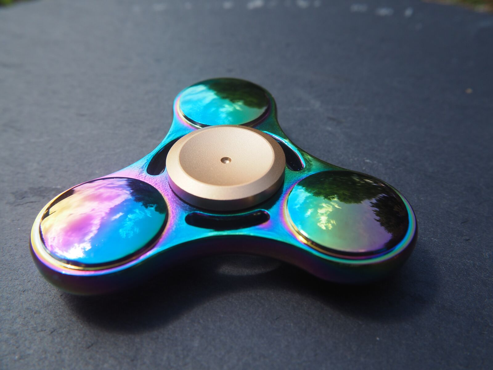 Olympus OM-D E-M10 sample photo. Fidget spinner, toys, children photography