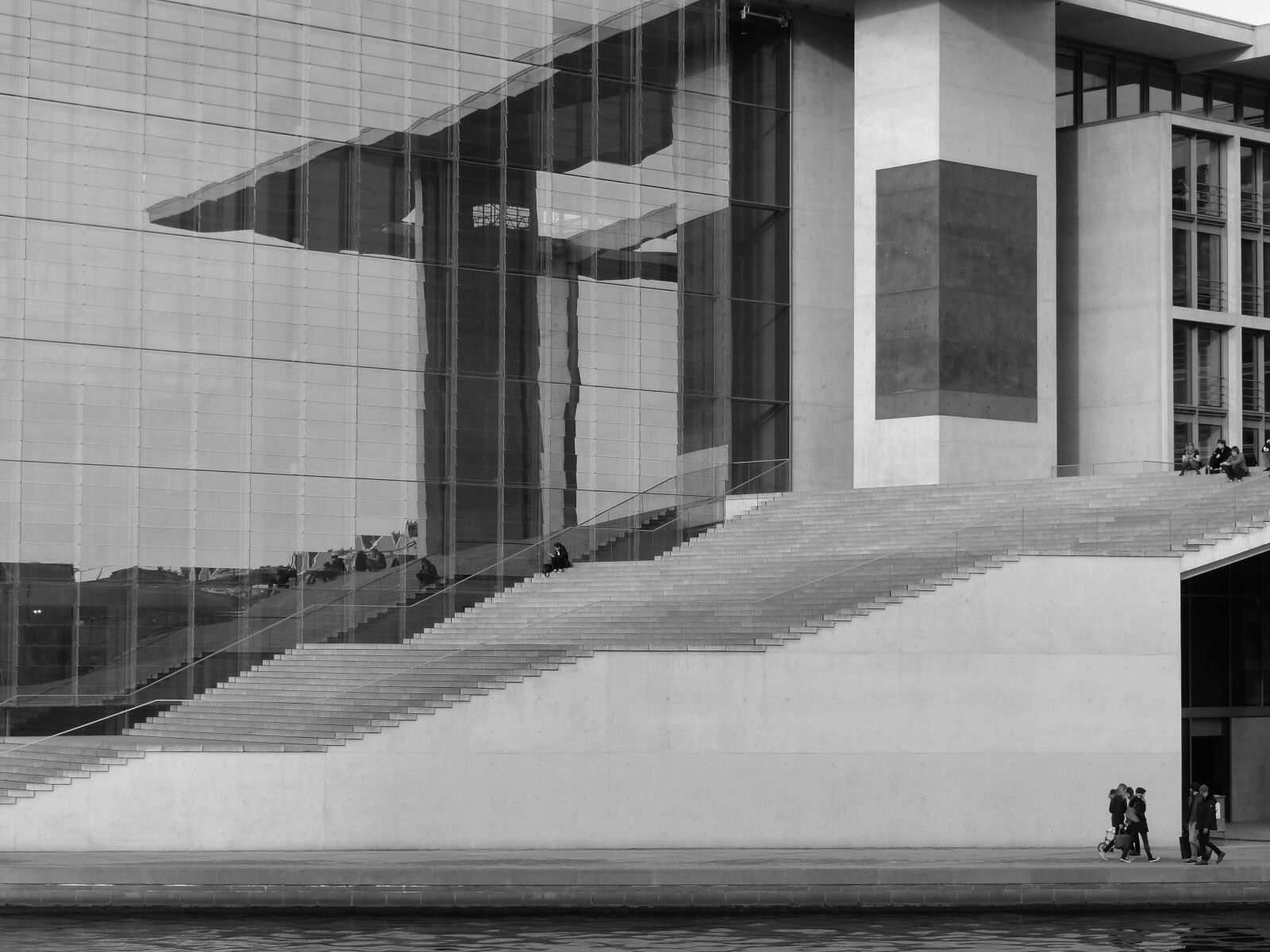 Leica V-Lux 4 sample photo. Berlin, stairs, reflection photography