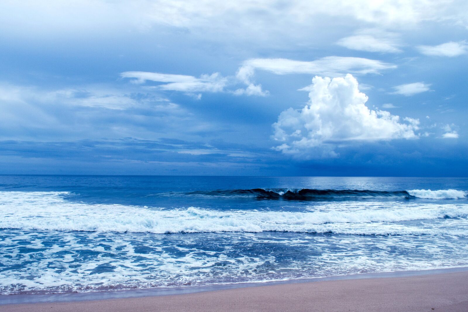 Nikon D5200 sample photo. Blue, horizon, water, nature photography