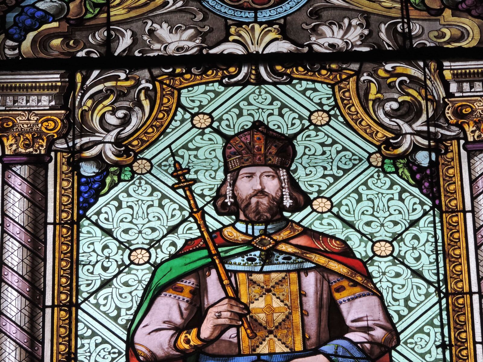 Nikon Coolpix P520 sample photo. Heraldry, medieval, prince, church photography