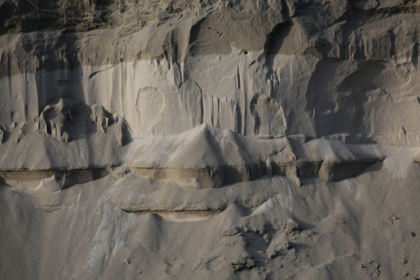 Canon EF 100-400mm F4.5-5.6L IS USM sample photo. Sand, wall, hiking photography